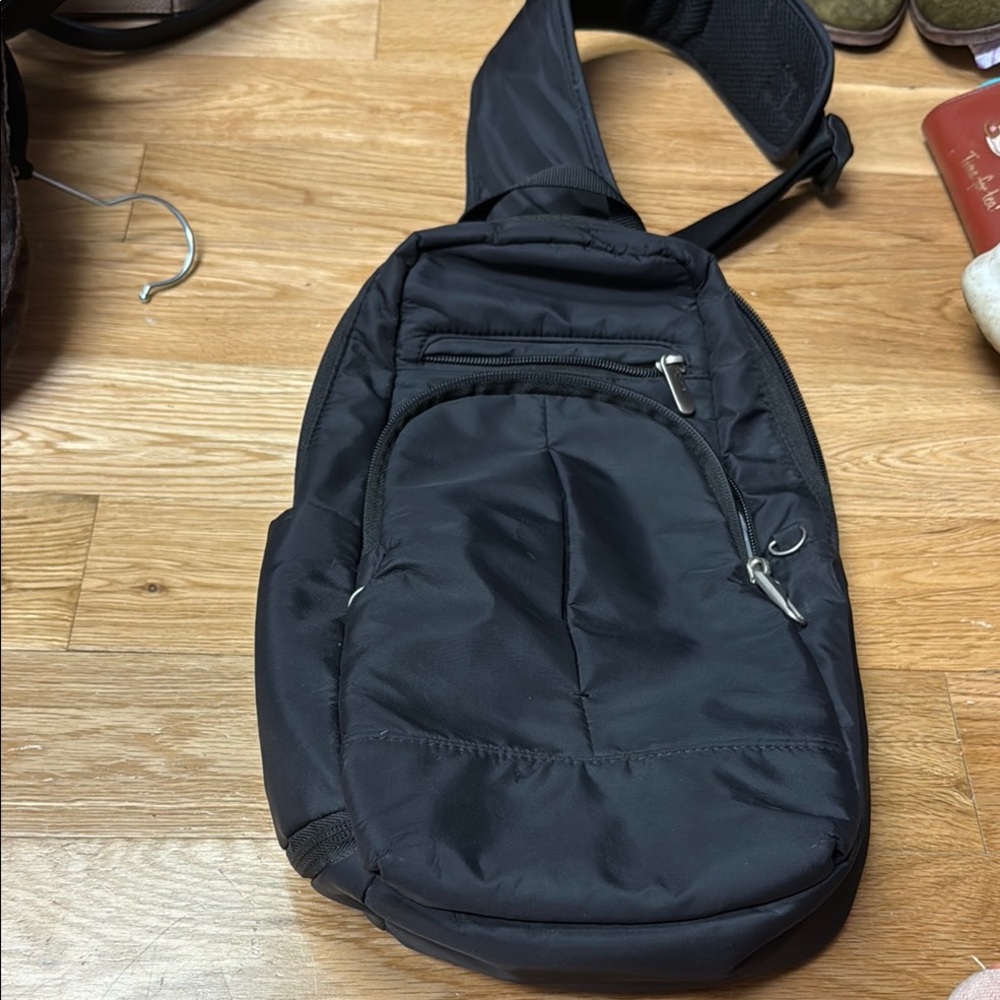 Travelon Black Crossbody Bag with Adjustable Straps and Urban Aesthetic